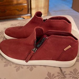 NWOT Ecco women’s rust bootie size 8